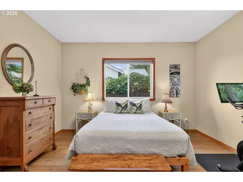 Bedroom - 1663 5th St, Hood River, OR 97031 photo 5 of 7