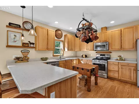 Kitchen - 1663 5th St, Hood River, OR 97031 photo 2 of 5