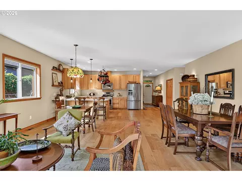 Dining - 1663 5th St, Hood River, OR 97031 photo 3 of 5