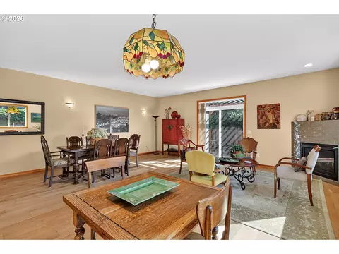 Dining - 1663 5th St, Hood River, OR 97031 photo 4 of 5