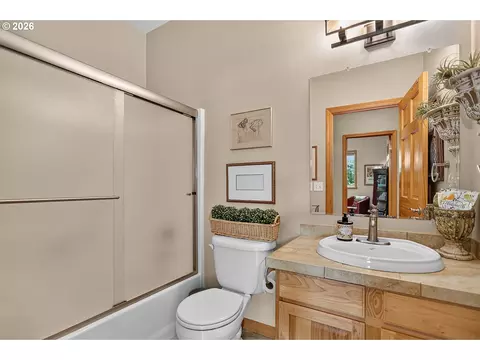Bath - 1663 5th St, Hood River, OR 97031 photo 1 of 4