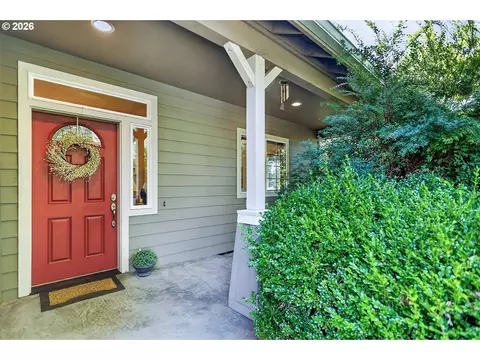 Exterior - 1663 5th St, Hood River, OR 97031 photo 2 of 10