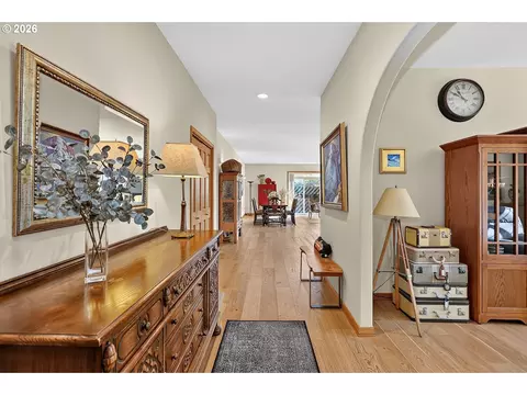 Entry Way - 1663 5th St, Hood River, OR 97031 photo 1 of 2