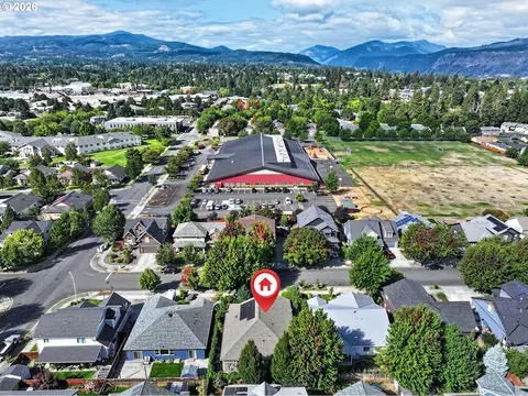 View/Area - 1663 5th St, Hood River, OR 97031 photo 2 of 3