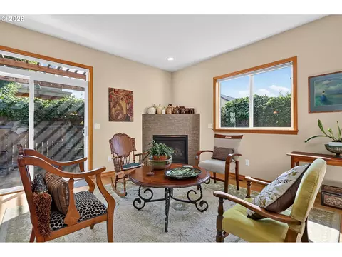 Living - 1663 5th St, Hood River, OR 97031 photo 2 of 2