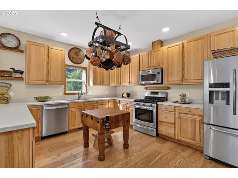 Kitchen - 1663 5th St, Hood River, OR 97031 photo 4 of 5