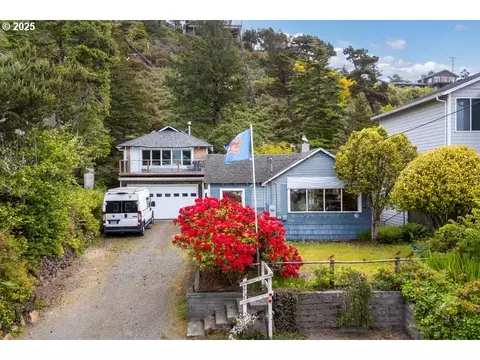 1745 Pearl St, Tillamook, OR 97141