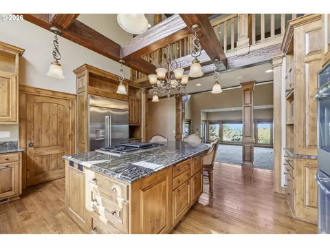 Kitchen - 90747 Diamond Ridge Loop, Eugene, OR 97408 photo 3 of 3