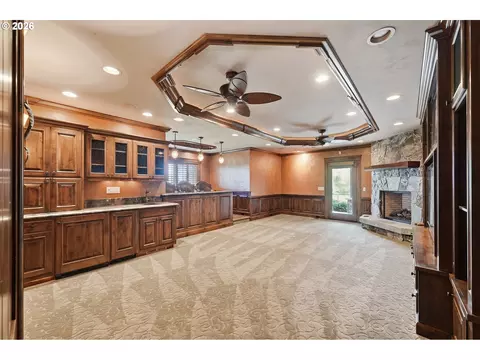 Living - 90747 Diamond Ridge Loop, Eugene, OR 97408 photo 6 of 9
