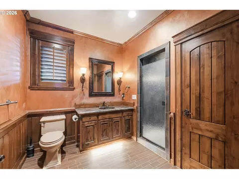 Bath - 90747 Diamond Ridge Loop, Eugene, OR 97408 photo 4 of 6