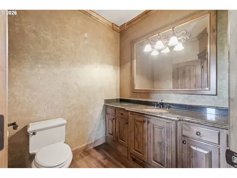 Bath - 90747 Diamond Ridge Loop, Eugene, OR 97408 photo 6 of 6