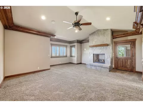 Living - 90747 Diamond Ridge Loop, Eugene, OR 97408 photo 4 of 9