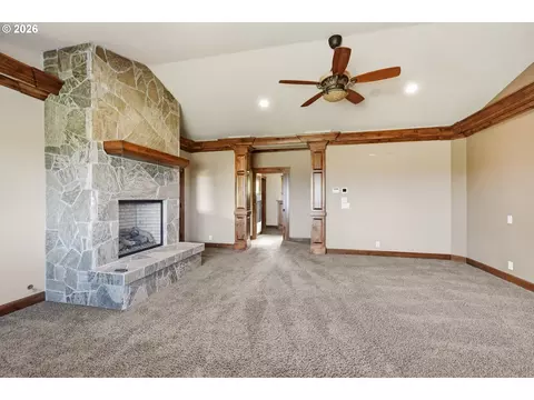 Living - 90747 Diamond Ridge Loop, Eugene, OR 97408 photo 5 of 9