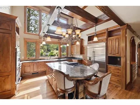 Kitchen - 90747 Diamond Ridge Loop, Eugene, OR 97408 photo 2 of 3