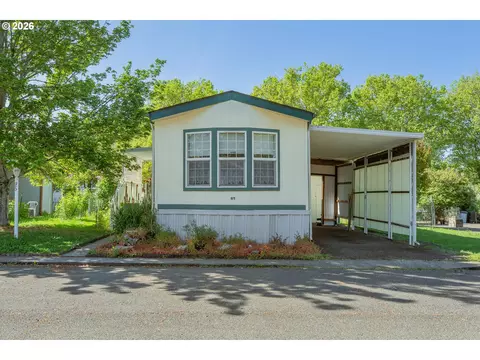 95 Athena Ln, Roseburg, OR 97470
