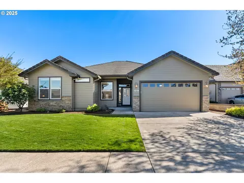 1219 Spyglass Ct, Creswell, OR 97426