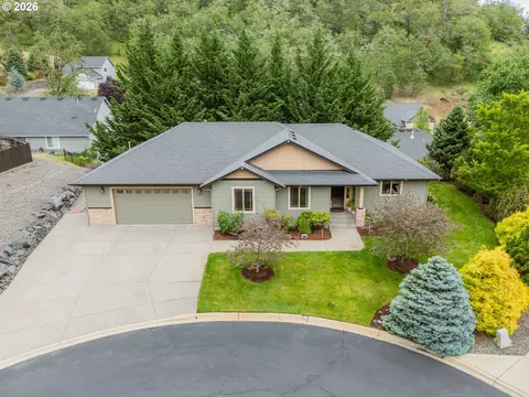 1695 NE Ruby Ct, Roseburg, OR 97470
