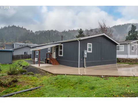 408 Whipple Ave, Drain, OR 97435