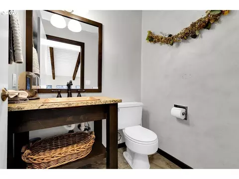 Bath - 34846 Matthews Rd, Eugene, OR 97405 photo 1 of 4