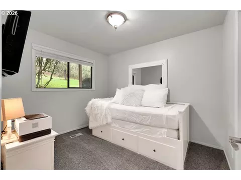 Bedroom - 34846 Matthews Rd, Eugene, OR 97405 photo 1 of 4