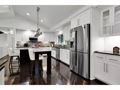 Kitchen - 34846 Matthews Rd, Eugene, OR 97405 photo 4 of 4