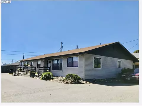 293 Matot St, Brookings, OR 97415