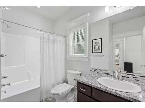 Bath - 223 SE 29th St, Gresham, OR 97080 photo 3 of 3