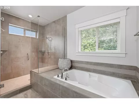 Bath - 223 SE 29th St, Gresham, OR 97080 photo 1 of 3