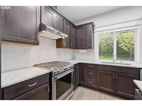 Kitchen - 223 SE 29th St, Gresham, OR 97080 photo 2 of 5