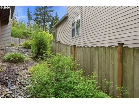 Exterior - 223 SE 29th St, Gresham, OR 97080 photo 6 of 8