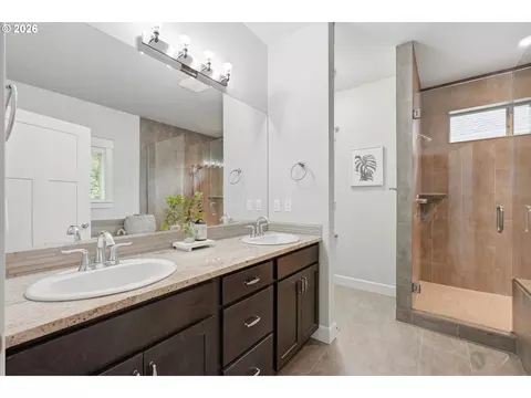Bath - 223 SE 29th St, Gresham, OR 97080 photo 2 of 3