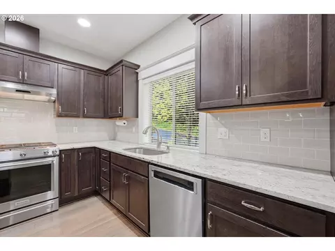 Kitchen - 223 SE 29th St, Gresham, OR 97080 photo 3 of 5