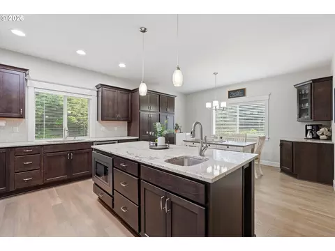Kitchen - 223 SE 29th St, Gresham, OR 97080 photo 4 of 5