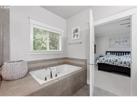 Bedroom - 223 SE 29th St, Gresham, OR 97080 photo 3 of 3