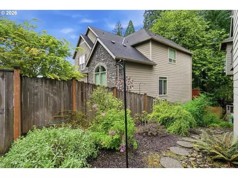 Exterior - 223 SE 29th St, Gresham, OR 97080 photo 5 of 8