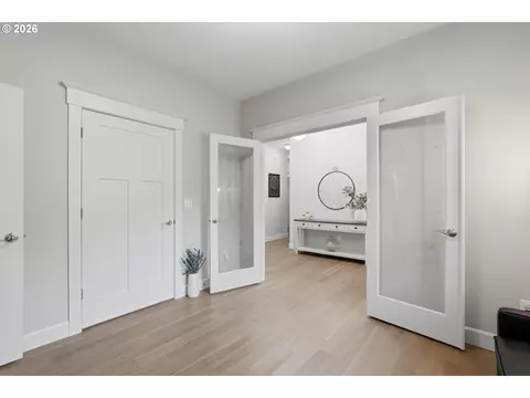 Entry Way - 223 SE 29th St, Gresham, OR 97080 photo 2 of 2