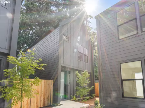 9221 N Seneca St, Portland, OR 97203
