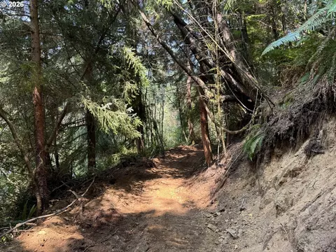 1 Hilltop Dr #601, Lakeside, OR 97449