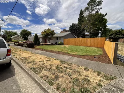Exterior - 223 N 13th Ave, Cornelius, OR 97113 photo 6 of 17