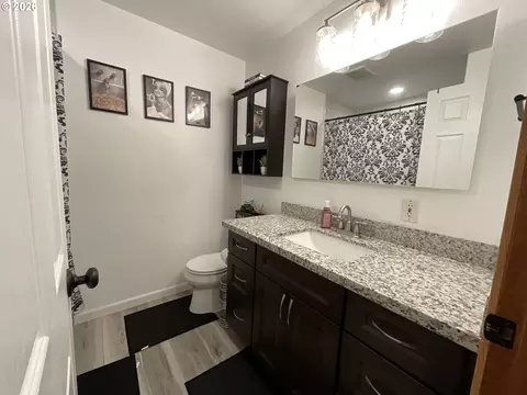 Bath - 223 N 13th Ave, Cornelius, OR 97113 photo 2 of 4