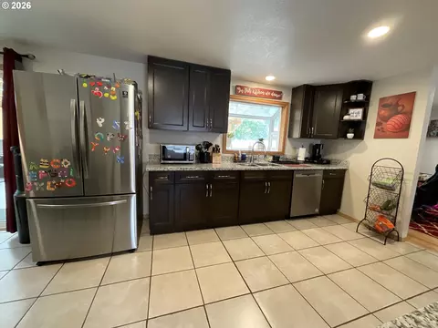 Kitchen - 223 N 13th Ave, Cornelius, OR 97113 photo 6 of 7