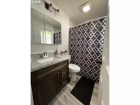 Bath - 223 N 13th Ave, Cornelius, OR 97113 photo 3 of 4