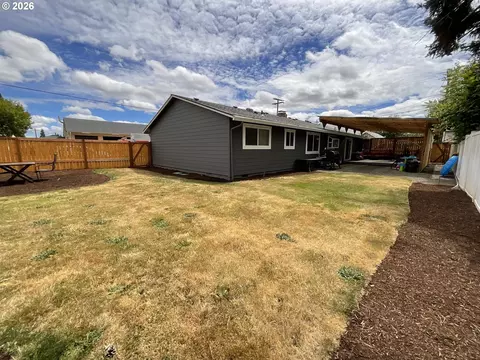Exterior - 223 N 13th Ave, Cornelius, OR 97113 photo 14 of 17