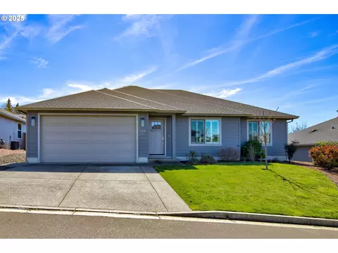 325 Brady Ln, Roseburg, OR 97471