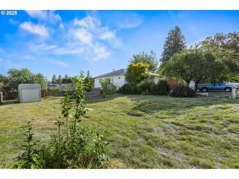 38565 Pleasant St, Sandy, OR 97055