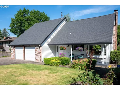 911 SE 40th St, Troutdale, OR 97060