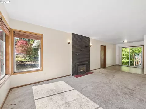 Living - 3673 Mapleton Dr, West Linn, OR 97068 photo 1 of 4