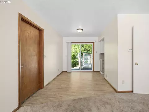 Living - 3673 Mapleton Dr, West Linn, OR 97068 photo 4 of 4