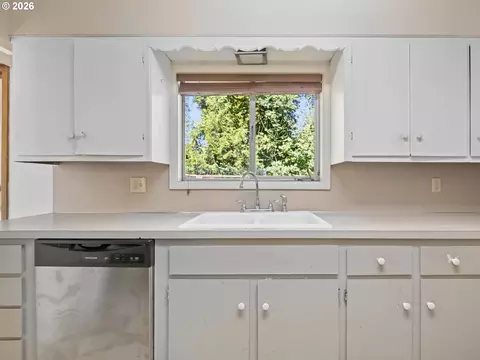 Kitchen - 3673 Mapleton Dr, West Linn, OR 97068 photo 1 of 2