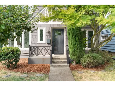 631 SE Peacock Ln, Portland, OR 97214